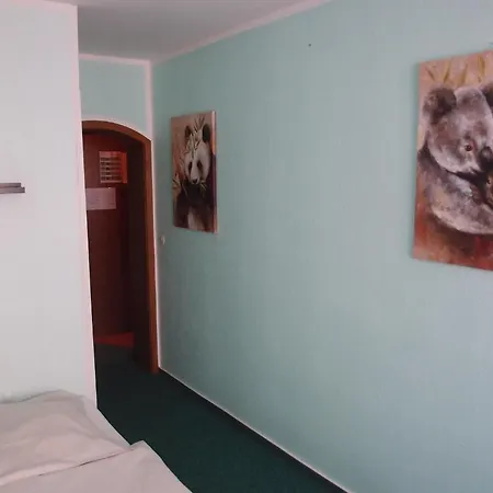 Am Romerhof 3*